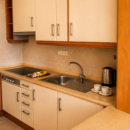 Aparthotel Grand Muthu Do Vale 5*